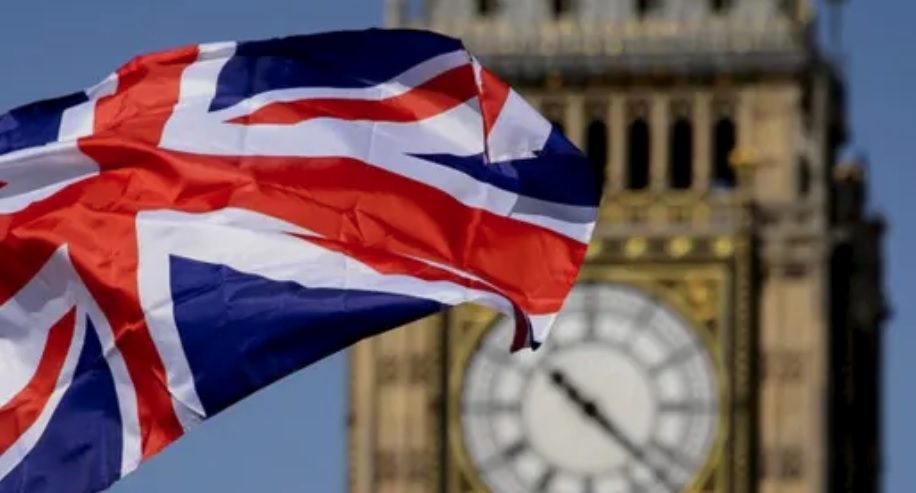 بريطانيا.. تحذيرات من "جواسيس صينيين" عبر "لين